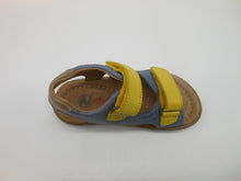 Carica l&#39;immagine nel visualizzatore di Gallery, Super comoda-Naturino-Sandalo bambino-vera pelle-velcro | alberodellescarpe.it
