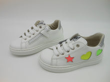 Carica l&#39;immagine nel visualizzatore di Gallery, Sneakers bambina-primi passi-morbidissima pelle bianca-made in Italy | Shoeb76
