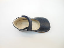 Carica l&#39;immagine nel visualizzatore di Gallery, Ballerina primi passi in vera pelle-blu-motivo brogue-suola in cuoio | Gioiecologiche
